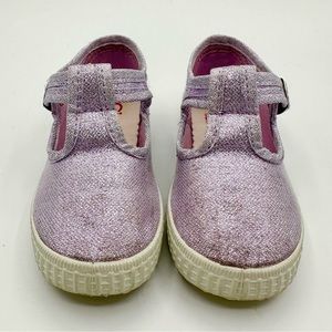 Cienta Buckle Sneakers in Sparkly Purple. EU size 23 (6.5 US). EUC